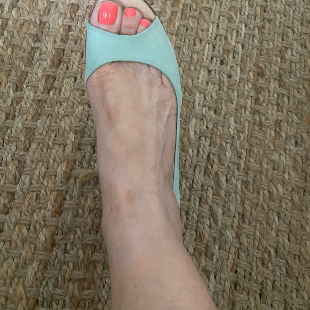 Beautiful shade of sea foam green peep toes pumps